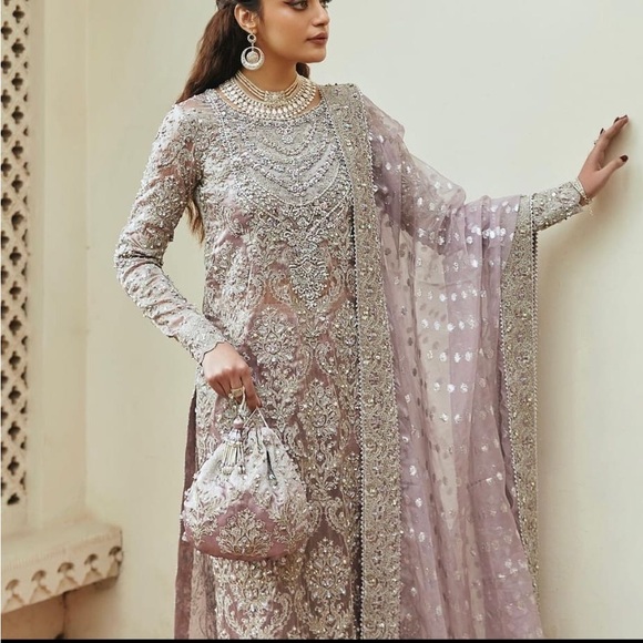 Lilac Silver tissue beauty with delicate embroidery - Picture 3 of 6